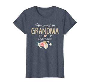 Womens Promoted to Grandma Est 2020 Mothers Day New Grandma Mimi T-Shirt